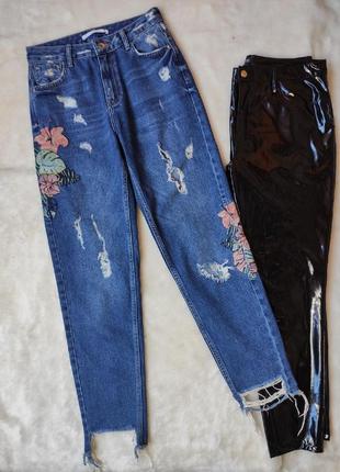 Синие плотные прямые джинсы трубы с цветочной вышивкой дырками...