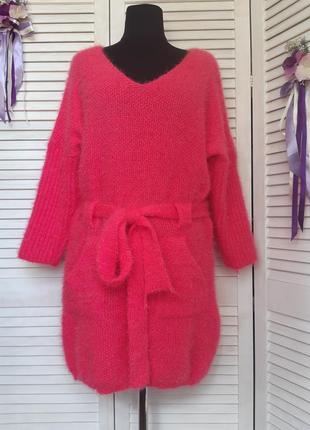 Стильное, яркое, розовое, вязанное мини платье свитер под пояс...
