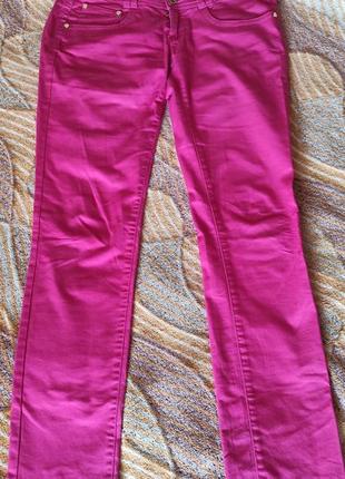 Яскраво-рожеві малинові джинси phard
