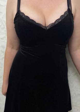 Велюровое коктейльное платье