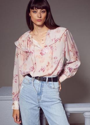 Разовая блуза в цветочный принт с воротником воланом h&amp;m