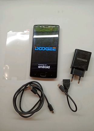 Смартфон телефон сенсорный долгожитель Doogee BL7000 Black 4/64 G