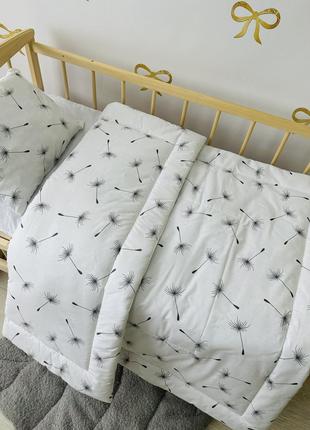 Одеяло и подушка в детскую кроватку