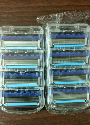 Комплект із 4 картриджів (касет, лез) на Gilette Fusion.