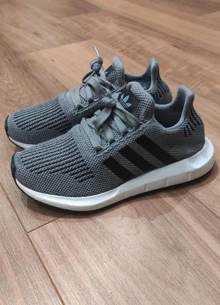 Кросовки adidas swift run