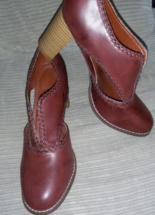 Новые кожаные ботльоны,туфли.изготовлены в данной.размер 41 (2...
