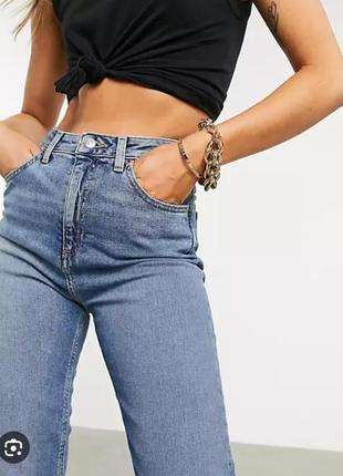 Трендовые женские джинсы мом