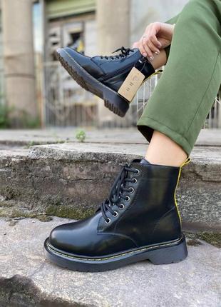 Ботинки берцы в стиле dr martens