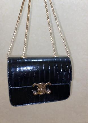 Маленькая черная сумочка лаковая в стиле селин