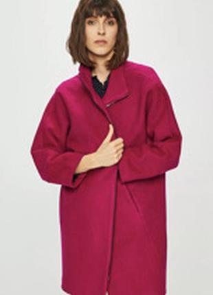 Демисезонное шерстяное пальто цвета фуксия