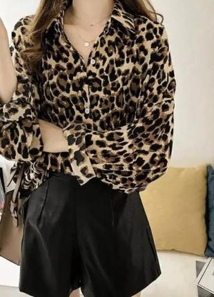 Блузка жіноча оверсайз з леопардовим принтом.