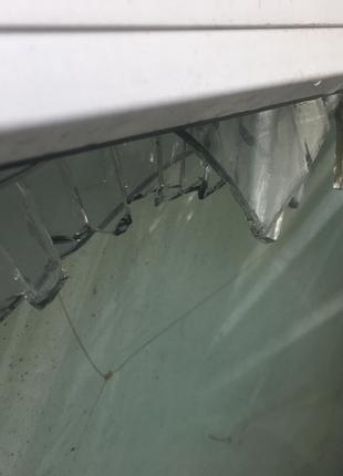 Заміна розбитих склопакетів, регулювання створки вікна та ремонт