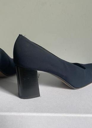 Італія туфлі темно сині текстиль+шкіра . чорний середній каблук