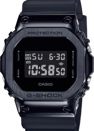 Мужские часы Casio GM-5600B-1ER