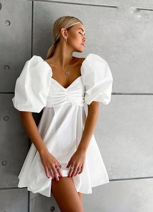 Легкое нежное платье с красивыми рукавами белый