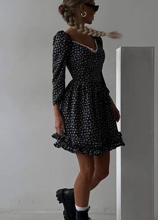 Легкое платье кокетливого фасона с кружевом черный