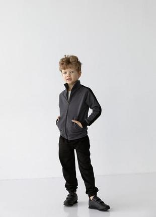 Спортивный костюм на мальчика цвет графит с черным р.134 407238