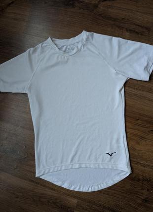 Белая спортивная дышащая футболка mizuno