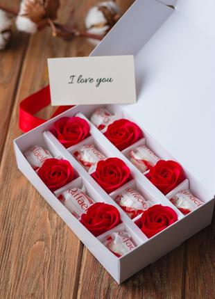Подарочный набор к 14 февраля сладкий подарок "Розы и Raffaelo"