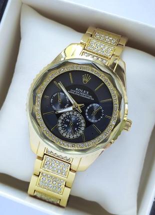 Женские часы золотого цвета с черным циферблатом