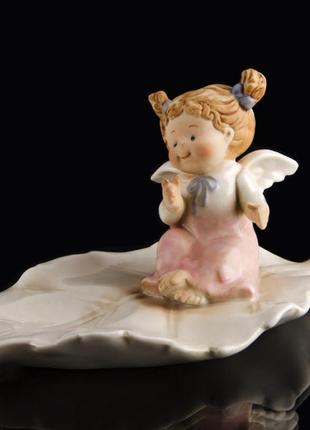 Фігурка "ангел-дівчинка на листочку" 10см qf72