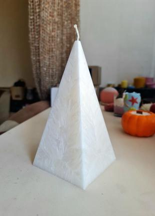 Свіча піраміда біла