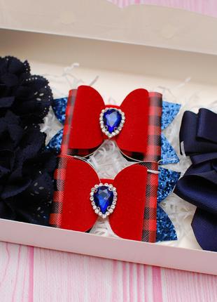 Набор резинок и галстук в подарочной коробке в школу темно-син...