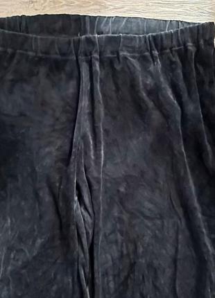 Черные велюровые брюки брюками