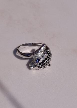 Серебряное кольцо с натуральными шпилелями