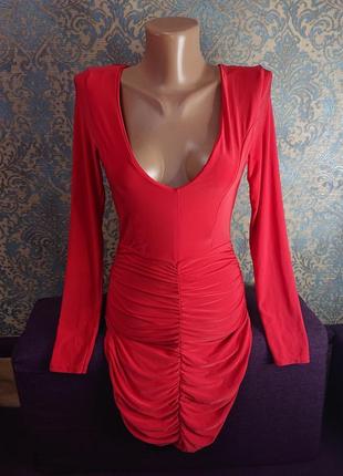 Красивое красное платье с драпировкой р.s/xs