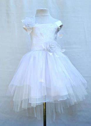 Біла святкова сукня