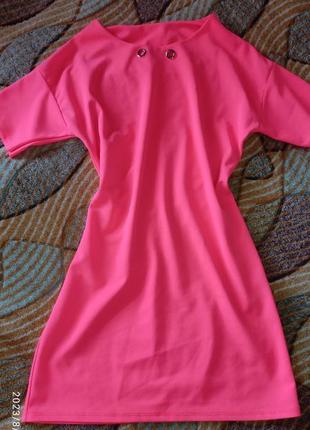 Платье ярко-розовое, цвета сольферино