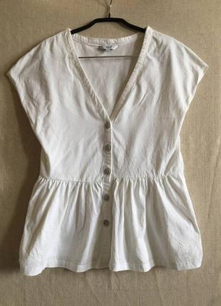 Белая трикотажная блуза на пуговицах