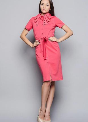 Женское персиковое платье с коротким рукавом
