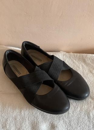 Черные женские туфли из натуральной кожи на резинке с ортопеди...