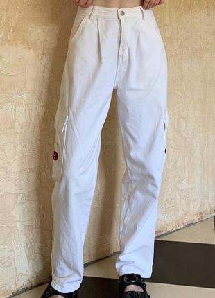 Белые джинсы карго