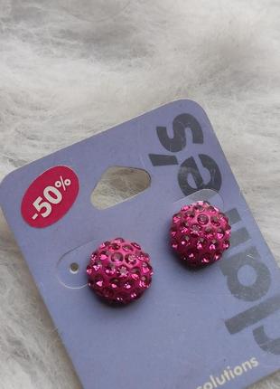 Розовые круглые маленькие сережки серьги с блестящими камнями ...