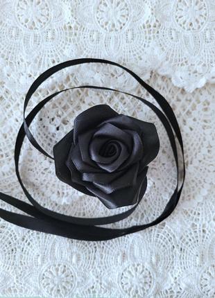 Чокер роза из черной атласной ленты