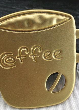 Крупная брошь брошка значок золотистый металл чашка кофе зерна