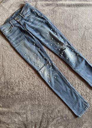 Женские джинсы с бусинками жемчужинами