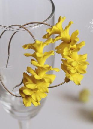 Желтые серьги конго ручной работы с цветами "желтые стефанотисы"