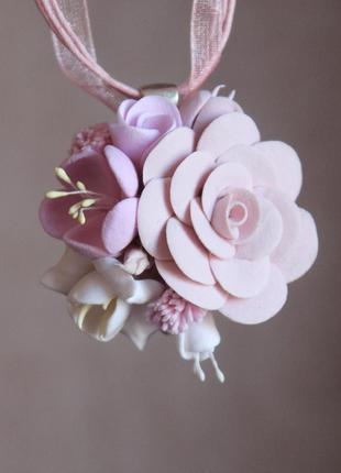 Розовый кулон ручной работы с цветами из полимерной глины "роз...