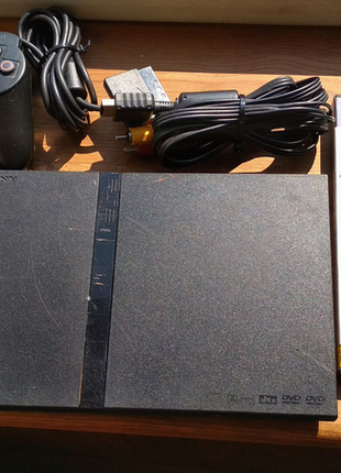 Игровая приставка Sony Playstation 2.