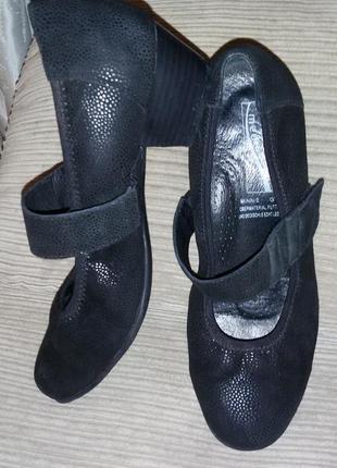Красивые замшевые туфли medicus размер 38 (24,5 см)