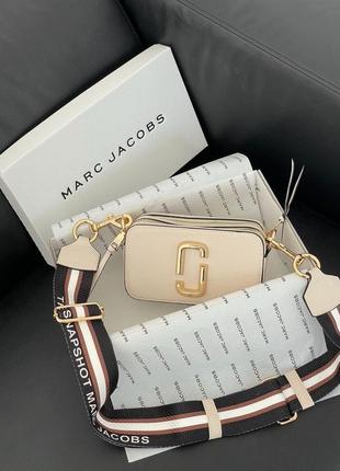 Жіноча сумка через плече marc jacobs small camera bag beige ма...