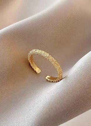 Золотое кольцо с рассыпным металлом из нержавеющей стали