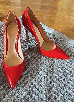Красные лакированные туфли на шпильке из натуральной кожи gian...