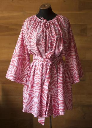 Розовое короткое платье с анималистическим принтом женское rob...