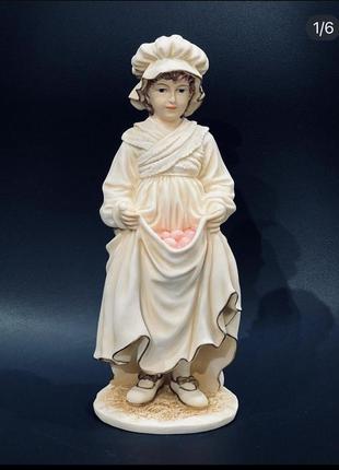 Порцелянова статуетка дівчина leonardo collection