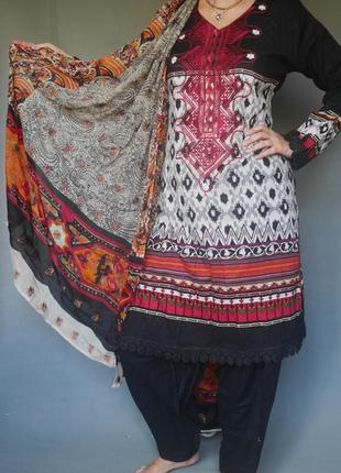 Индийский восточный костюм, пентджаби, туника, сари.